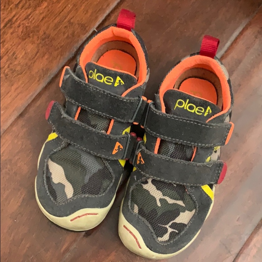 Plae shoes
